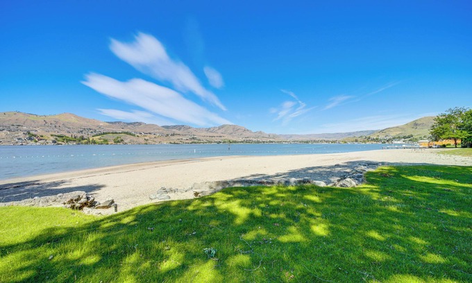 Chelan Apartment | Chelan Home: Views, Pool, Hot Tub, & Beach Access