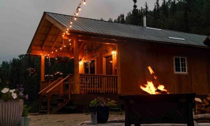 Fairbanks Cabin | Chena Hot Springs Off Grid Cabin
