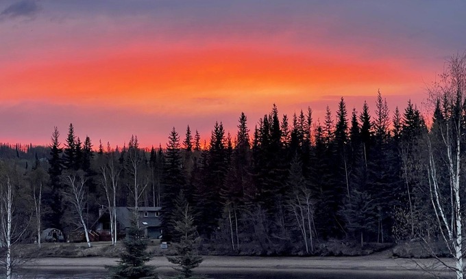 College Cabin | Chena River Roadhouse- River Front -Huge Deck- View Northern Lights & Wildlife