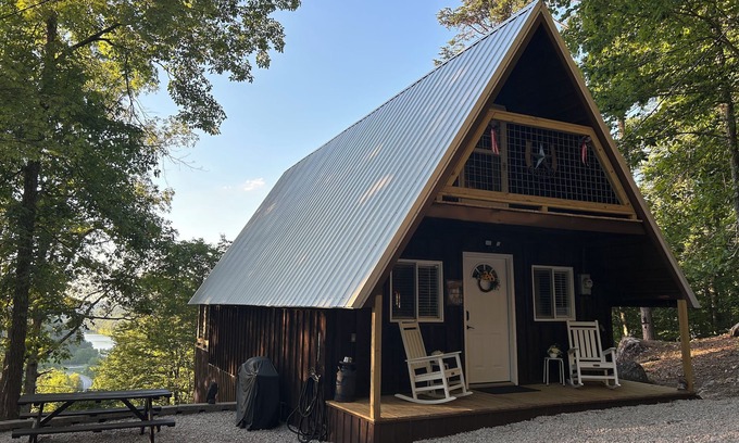Irvine Cabin | Cherokee Cabin Renovated - Cliff & Lake Views - Cave Run Lake & Red River Gorge