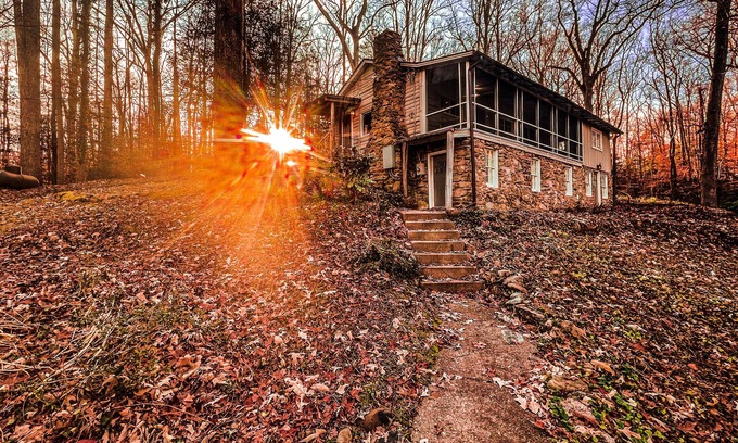 North Chesterfield Cabin | Cherokee Logger's Cabin on The James~15 min to DT!