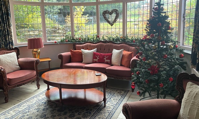 Bray on Thames House | Cherry Cottage in the Centre of Maidenhead