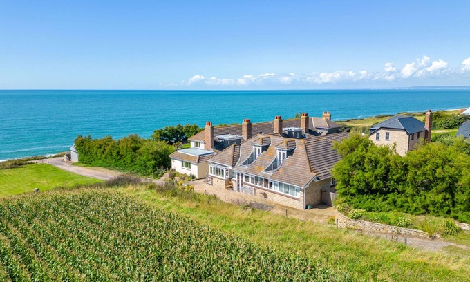 Littlebredy Apartment | Chesil Watch - sleeps 10 people