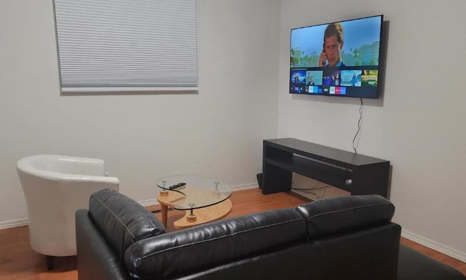 Winnipeg Apartment | ChessKings Guest House - Unit 1