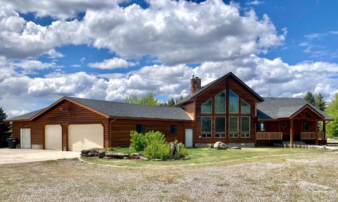 St. Anthony House | Chester Currents by KABINO Riverfront on Henrys Fork Air Conditioning Boat Launch Foosball Pool Table Huge Yard Garage WIFI