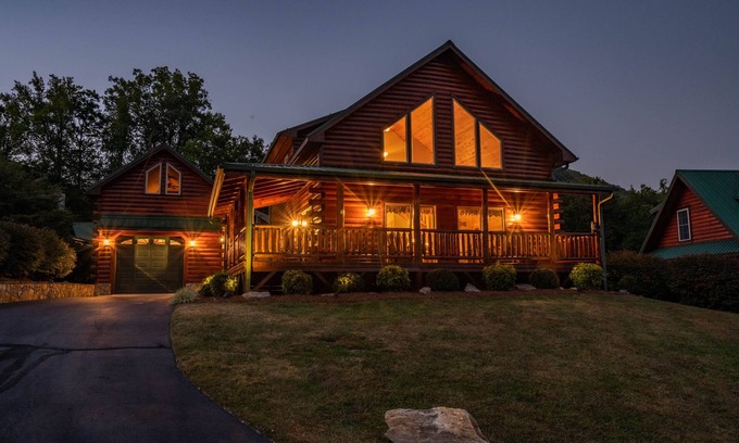 Maggie Valley Cabin | Chestnut Lodge ~ New Cabin by Willow Tree Cabins