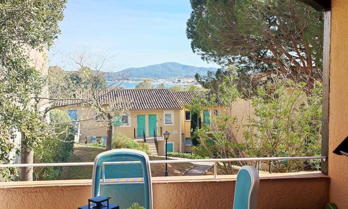 Les Restanques Apartment | *Chez Adriana* Sea view apartment with swimming pool 15 minutes from the beach.