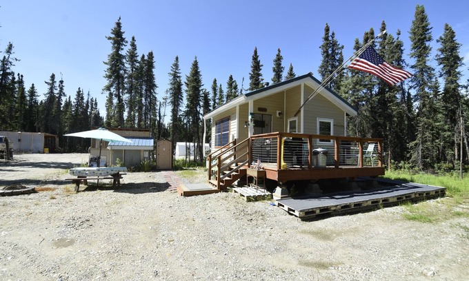 Harding-Birch Lakes Cabin | Chez Benz Cabin near Harding Lake State Recreation Area.