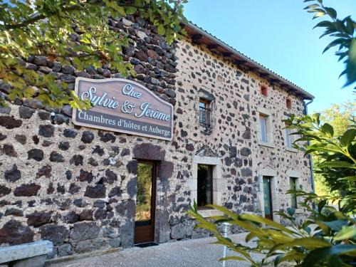 Saint-Christophe-sur-Dolaison Bed & Breakfast | Chez Sylvie et Jérôme