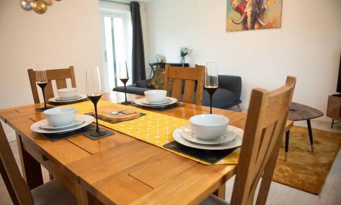 St Neots House | Chi-Amici-3bed home-St Neots-Near to train station