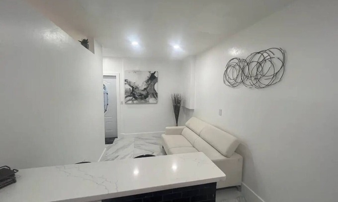 Three Oaks Apartment | Chic 1-bedroom apartment with AC, WiFi in fantastic Fort Myers