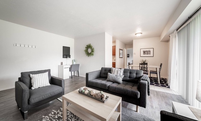 Mentor Apartment | Chic 1Bd Great for Professionals