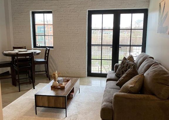 Aurora Apartment | Chic 1BR In the Heart of It All