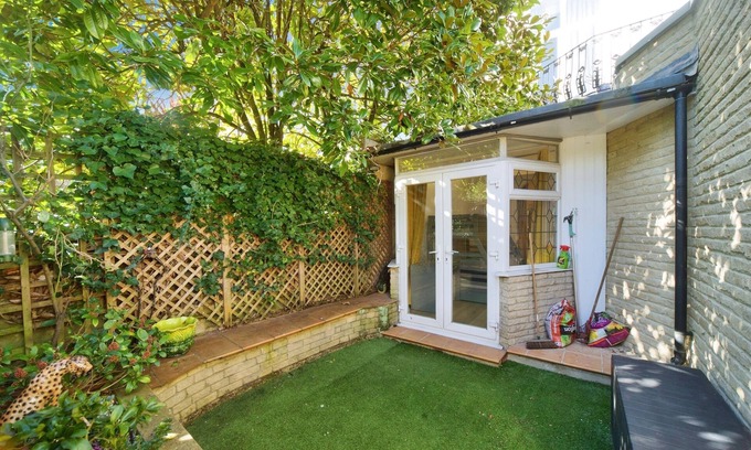 Camden Apartment | Chic 2BD Flat, 12 Mins from Hampstead Heath