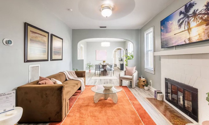 West Palm Beach House | Chic 2BR Palm Breeze Retreat Coastal Style Near Beaches & Downtown WPB
