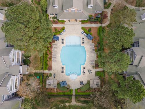 Durham Apartment | Chic and Comfy 2 BD, 2 Bath with Pool View, Pets Welcome