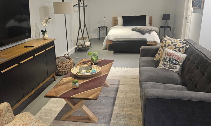 Orillia Apartment | Chic apartment with AC and WiFi in serene Orillia
