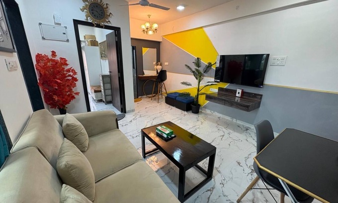 Bandra West Apartment | Chic Bandra West Hideaway: Cozy 1-Bedroom Retreat in the Heart of Mumbai