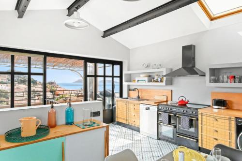 Le Pradet Villa | Chic Cabin - Terrace with sea view, beaches
