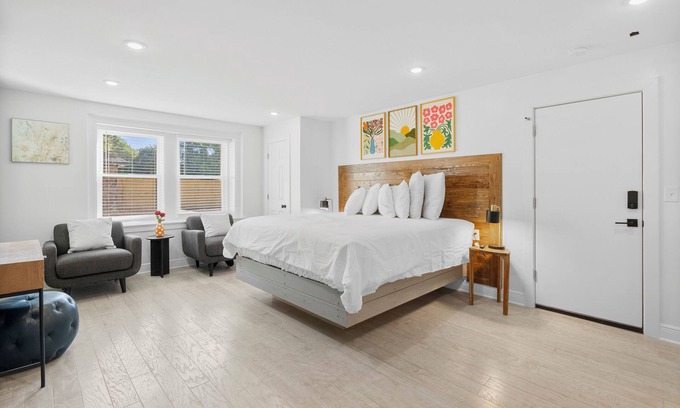 West Philadelphia Apartment | Chic Comfortable and Quiet King Suite