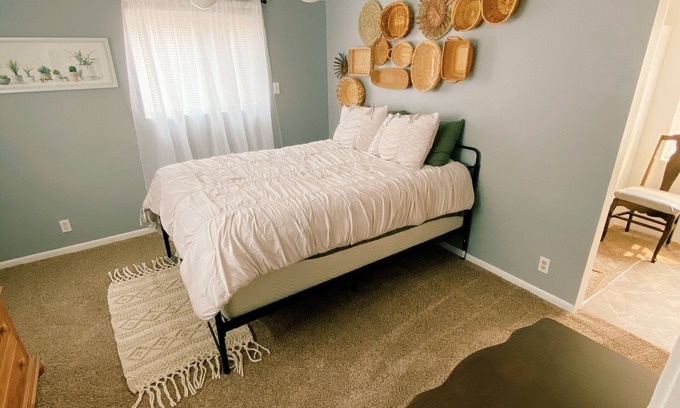 Medford Apartment | Chic & Cozy 1 bedroom guest-house in the heart of Medford