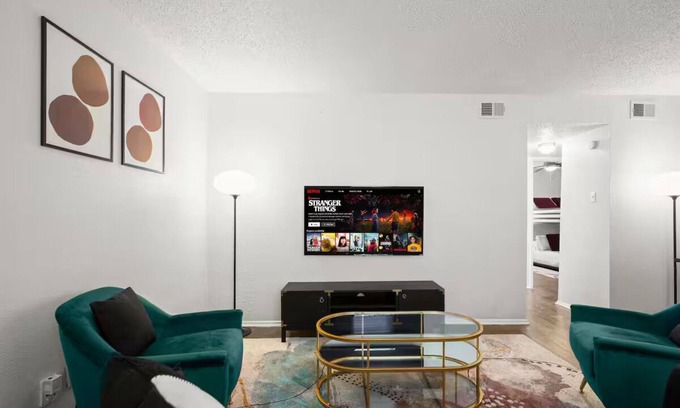 Zilker House | Chic & Cozy Zilker Park 2BR Walkable & Stylish