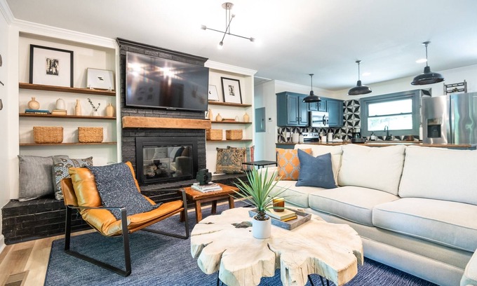 Dadeville House | Chic Cricket Cottage | 3 Bed, 2 Bath