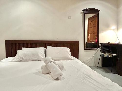 Tunku House | Chic Designer Room in Shared Bungalow SS1 Near LRT Petaling Jaya