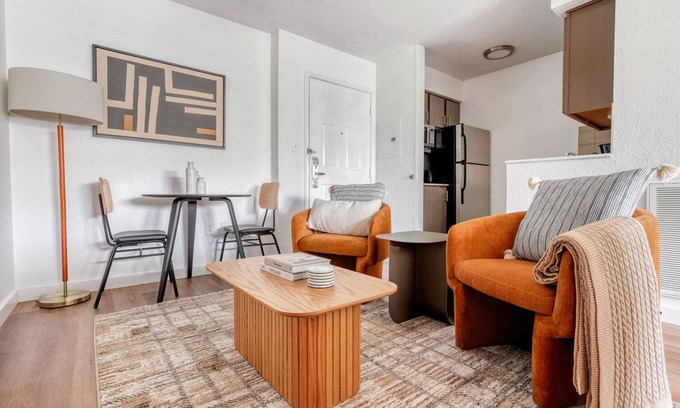 Gateway Apartment | Chic Gateway Studio w/Gym, Pool, nr Movies, by Blueground