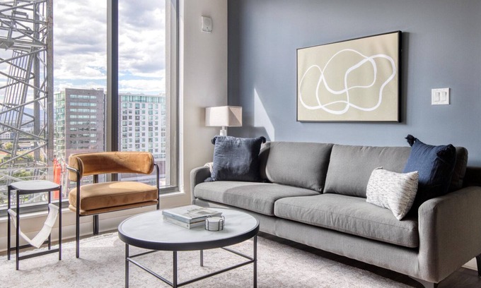 Golden Triangle Apartment | Chic Golden Triangle 2BR w/ Pool, Gym & W/D, next to Park, by Blueground