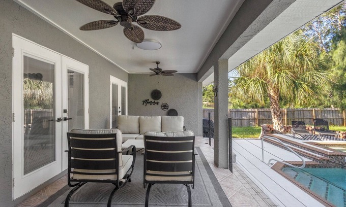 Gulf Gate Estates House | Chic happens 3/2pool 5min from Siesta