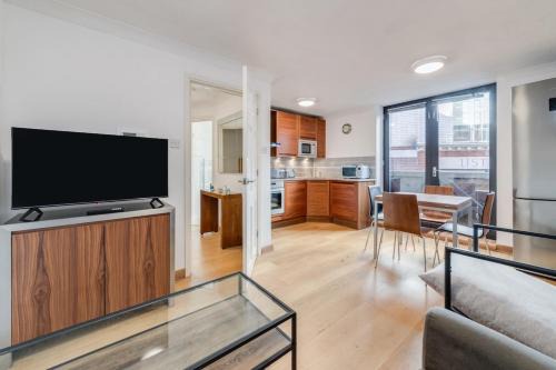 Barbican Apartment | Chic High Barbican Apt - Heart of London