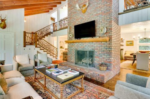 Highlands House | Chic Highlands Cabin Retreat with Deck and Office!