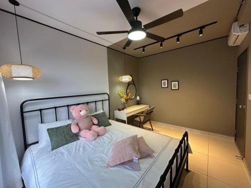 Rawang Apartment | Chic Homestay with Mini Cafeteria at Gamuda Garden