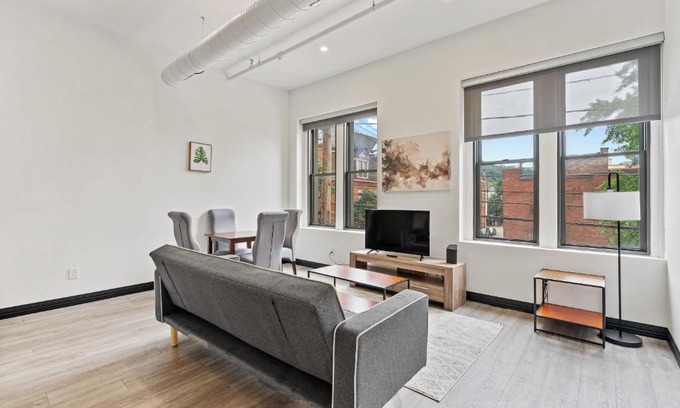 South Side Flats Apartment | Chic Modern 2BR Apartment in Carson by Stay Gia