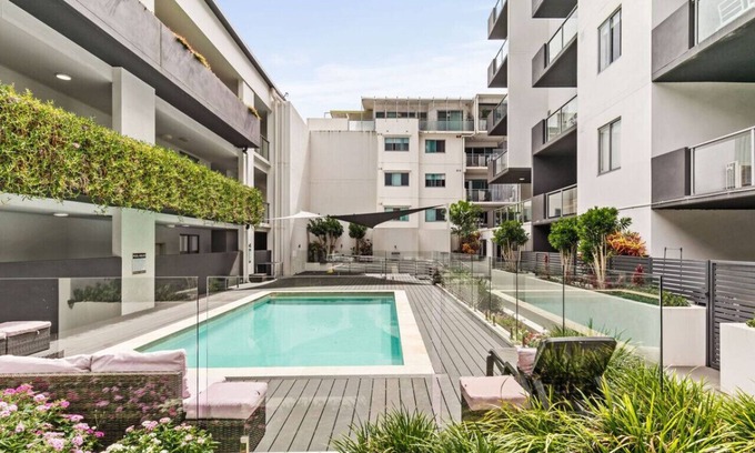 Kelvin Grove Apartment | Chic Modern Retreat: 1BR Apt w/pool@Kelvin Grove