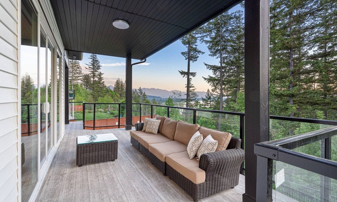 Agassiz House | Chic Retreat in Agassiz