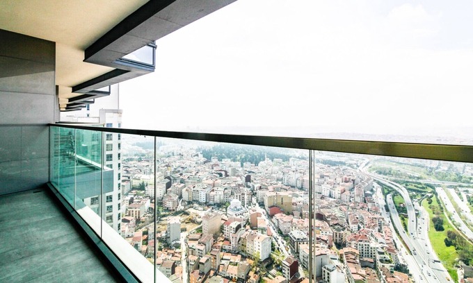 Bomonti Apartment | Chic Studio Flat w Balcony in Sisli Sinpas Queen