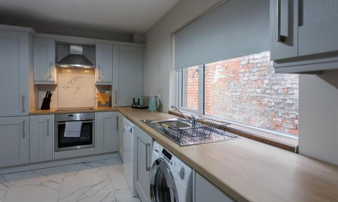 Belfast City Centre Apartment | Chic studio sleeps 2 in Belfast City Centre