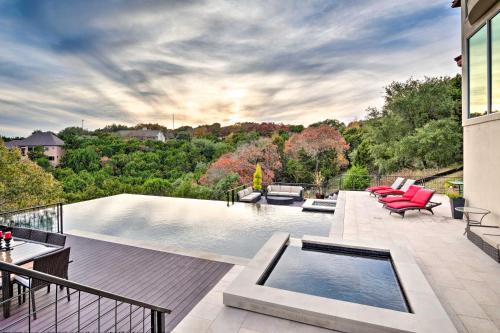 Rob Roy On The Lake House | Chic Villa with Infinity Pool 10 Mi to Downtown!