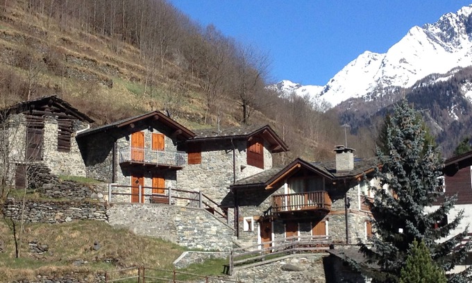 Chiesa in Valmalenco Cabin | Chiesa in Valmalenco Stone House