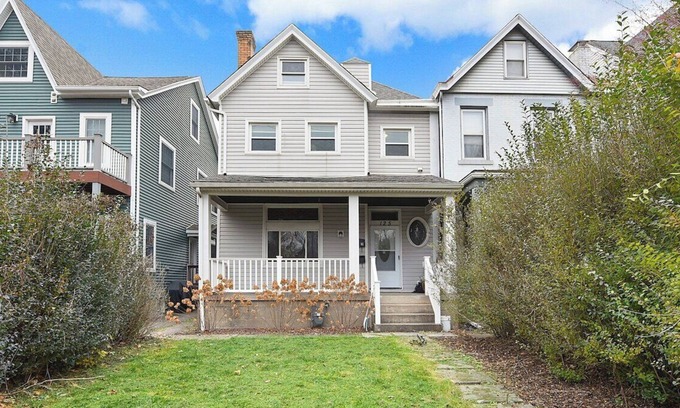 Aspinwall House | Child Friendly, Parking, King Bed, 15 min to DT