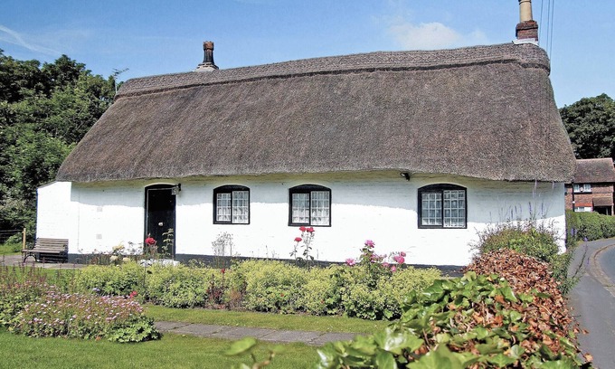 Hale Village Cottage | Childe Of Hale Cottage - 27896