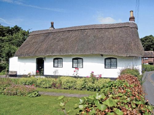 Hale Village House | Childe Of Hale Cottage - 27896