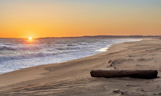 Chilmark House | Chilmark 1-bedroom Bunk house, WiFi, AC. Private Beach, Pets. No kitchen
