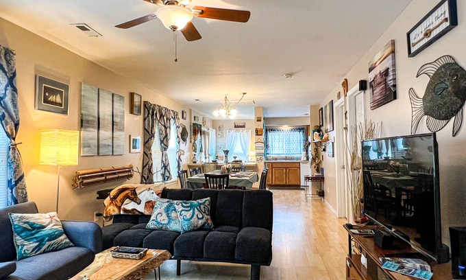 Chincoteague House | Chincoteague Island House "Sir Whelk-A-Lot" Kayaks Included! Downtown Location!