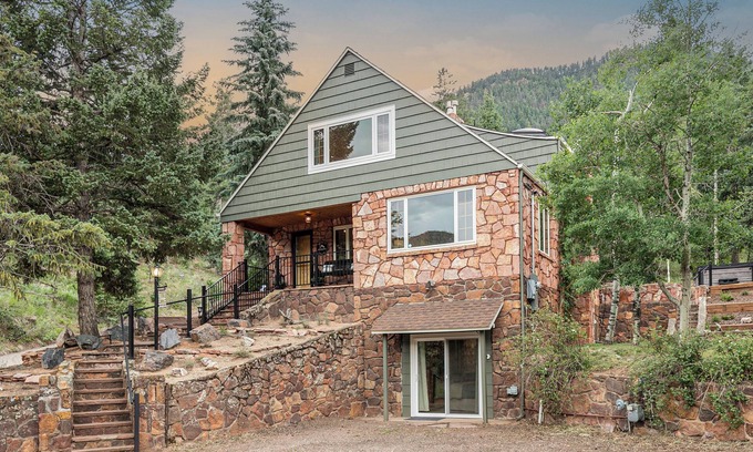 Cascade-Chipita Park Cottage | Chipita Pines: Hot Tub Haven & Ultimate Relaxation
