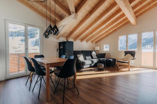 Adelboden Apartment | Chuenislodge2- zwei Balkone, gemütlicher Kamin, top Aussicht