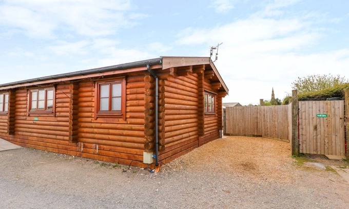 Castle Bytham Cottage | CHURCH VIEW, pet friendly, with pool in Greetham, Rutland