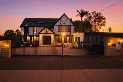 Flaxton House | Cielo Flaxton, Newly Renovated Luxury Accommodation with Ocean and Iconic Views